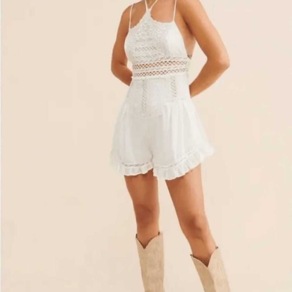 NWT Free People Taya Romper white lace halter size 0
Retail $198 - Picture 5 of 13
